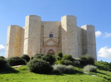 Unesco Site - Castel del Monte - Cycling in southern Italy