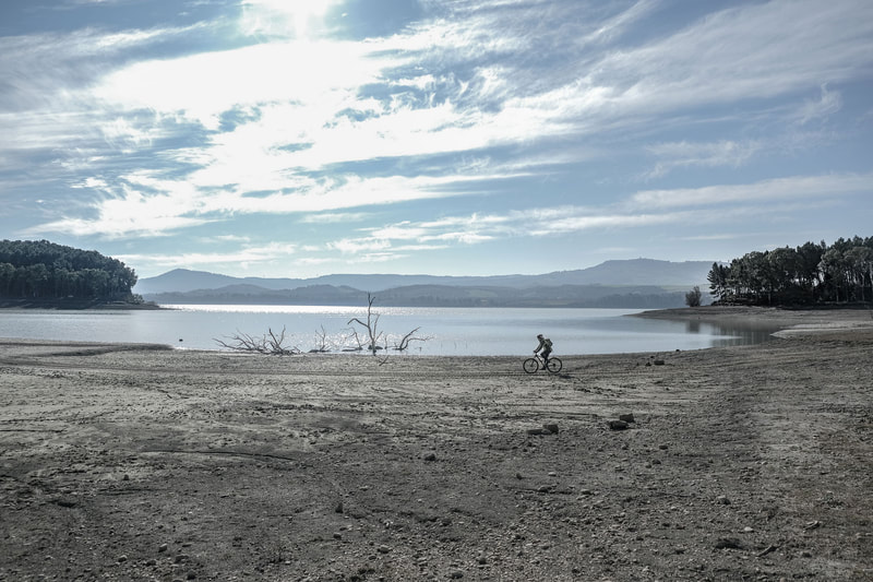 Cycling holidays in Basilicata. Lake of san Giuliano in Basilicata